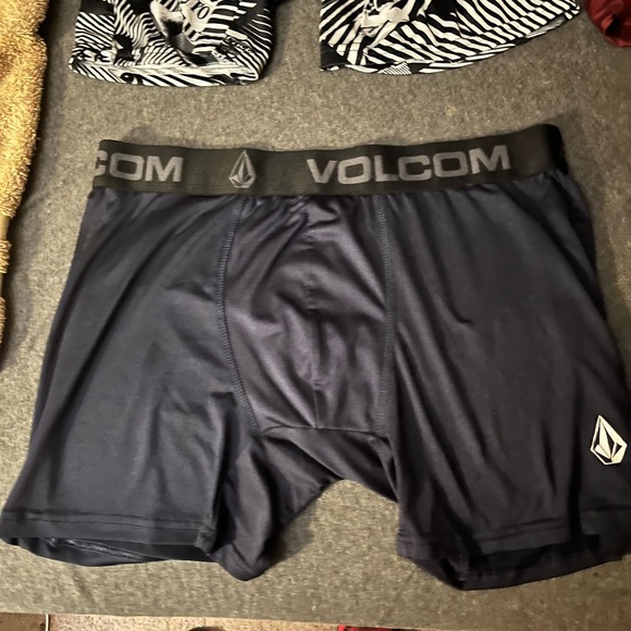 4 Brand New Pairs Of VOLCOM Boxers - Picture 4 of 6